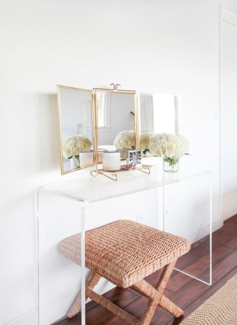 Acrylic Vanity, Style Me Pretty Living, Living Room Decor Rustic, Beach Bungalow, Bungalow Style, Vanity Ideas, Celebrity Homes, Beach Bungalows, Chic Living Room