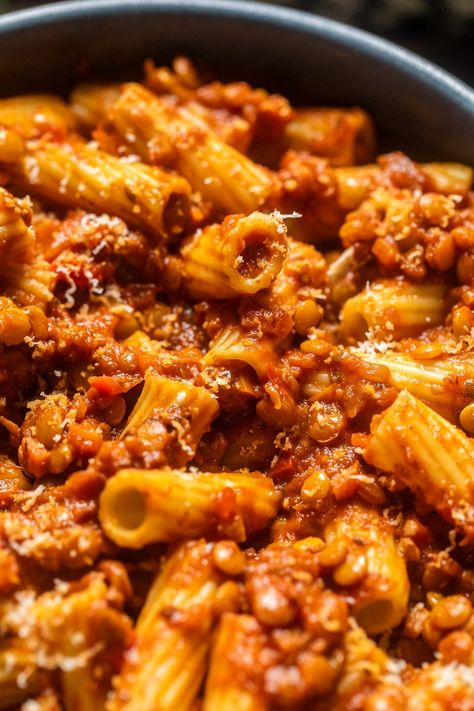 close up of lentil bolognese over pasta. Red Lentil Pasta Recipes, One Pot Lentil, Lentil Pasta Recipe, Plant Meals, Vegetarian Meal Plans, Uni Meals, Bolognese Sauce Recipe, Lentil Bolognese, Italian Diet