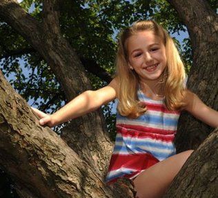 Chloe Lukasiak from "Dance Moms" Chloe From Dance Moms, Chloe Dance Moms, Dance Moms Chloe Lukasiak, Dance Moms Chloe, Abby Lee Dance Company, Chloe Elizabeth, Blonde Hair And Blue Eyes, Dance Moms Pictures, Baby Dance