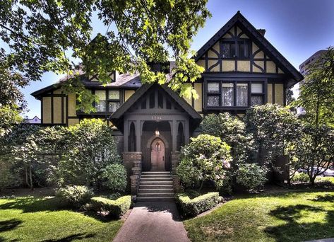 These 10 Unique Houses In Washington Will Make You Look Twice... And Want To Go In Capitol Hill Seattle, Seattle Wedding Venues, Washington Wedding Venues, Mansion Weddings, Architecture Collection, Evergreen State, Historic Wedding, Tudor House, Washington Weddings