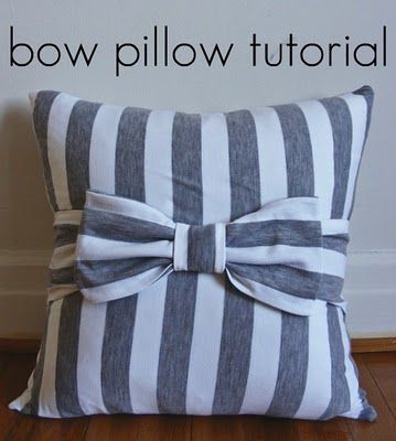 Bow pillow???  How cute would this be on our master bed?  Hmmmmm....might have to break out the sewing machine this winter. Diy Throws, Diy Throw Pillows, Bow Pillows, Pillow Tutorial, Bantal Sofa, Sewing Pillows, Cute Pillows, Diy Pillows, Crafty Craft