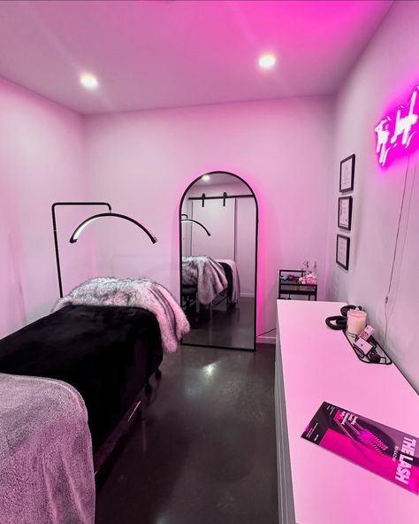 lash dump! <3 ✨🎞️🤍 #lash #lashextensions #lashartist #rousehilllashes Lash Room Furniture, Pink Wax Room, Lash Room Pink, Lash Tech Wallpaper, Lash Station Setup, Luxury Lash Room, Lash Extension Room Ideas, Lash And Nail Room Ideas, Lash Tech Room Ideas At Home