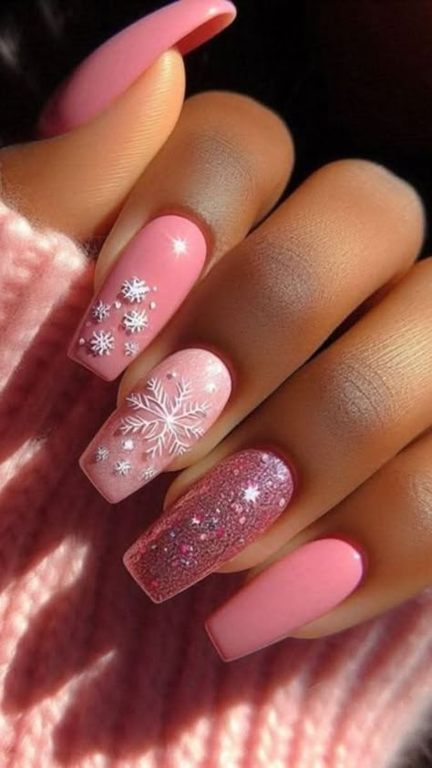 Pink Christmas Nail Designs, Pink Christmas Nail, Pink Christmas Nails, Simple Christmas Nails, Snowflake Nail Design, Christmas Nail Art Ideas, Winter Manicure, Cute Christmas Nails, Christmas Nail Art Designs