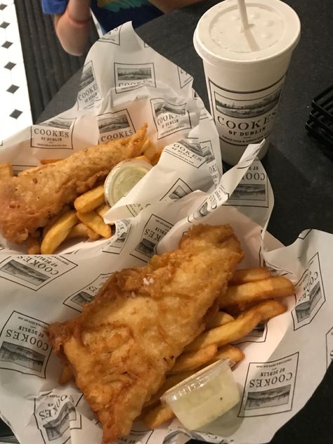 Chip Shop Aesthetic, Fish And Chips Street Food, Uk Fish And Chips, Fish And Chip Shop Aesthetic, Irish Fish And Chips, Fish Street Food, Fish Shop Aesthetic, British Food Aethstetic, Fish And Chips Aesthetic