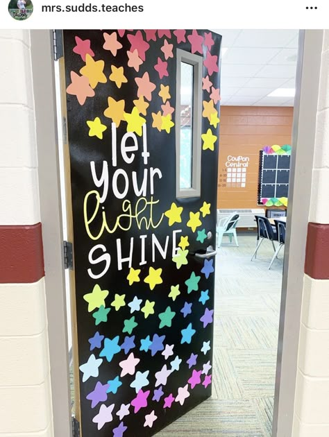 Kindergarten Door, Preschool Door Decorations, Class Door Decorations, Teacher Door Decorations, Kindergarten Decorations, Classroom Door Ideas, Class Door, Classroom Welcome, School Door Decorations