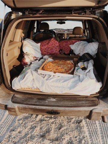 dm for credit/removal Car Sleepover, Car Date, Camping Date, Car Picnic, Cute Dates, Dream Dates, Cute Date Ideas, Dream Date, Fun Sleepover Ideas