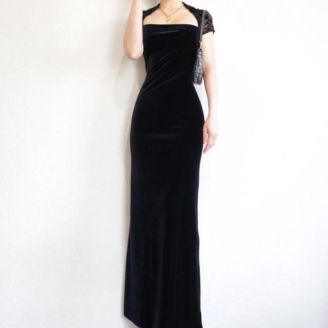 Black Velvet Maxi Dress, Black Velvet Gown, Velvet Maxi Dress, Velvet Gown, Velvet Maxi, Maxi Dress Prom, Prom Dress Inspiration, Pretty Prom Dresses, Black Velvet Dress