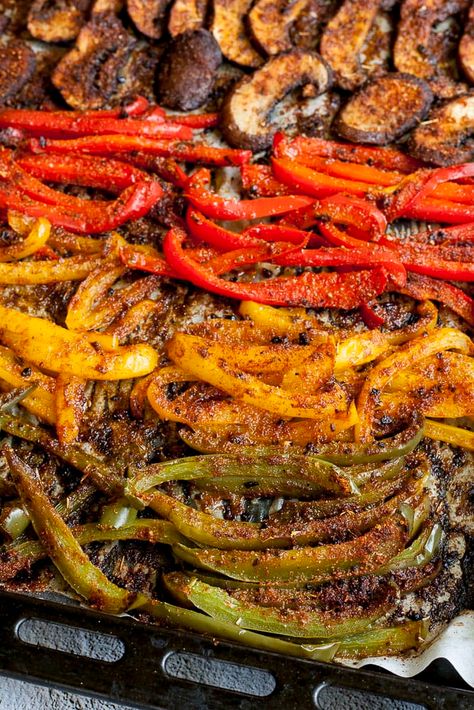 Fajita Vegetables Skillet, Sheet Pan Fajitas Vegetarian, How To Make Fajita Veggies, Sheet Pan Veggie Fajitas, Fajita Veggies Oven, Vegetable Fajitas Recipe, Sheet Pan Fajita Veggies, Fajita Vegetables Recipe, Fajitas Dinner Party