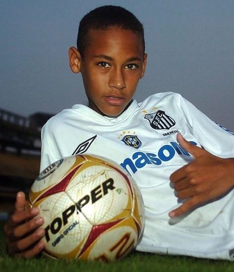 Neymar Jr. childhood Picture Young Neymar, Brazilian Soccer Players, Young Football Players, Neymar Hot, Brazil Football Team, Neymar Jr Wallpapers, Cr7 Messi, Childhood Pictures, Football Icon