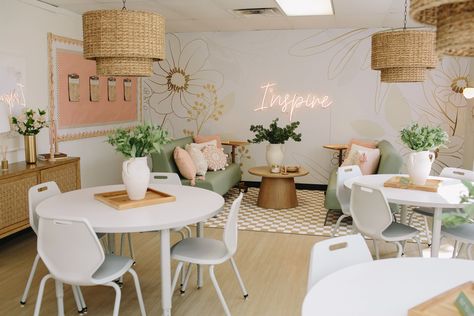 Fun Office Space Ideas, Employee Room Ideas, Office Asthetic Ideas, Cute Break Room Ideas, Teacher Break Room Furniture, High School Calming Room, Classroom Living Room, Elementary School Office Decor, Staff Room Aesthetic