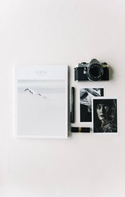 Book Product Photography, Book Flatlay, Flat Photo, Bookstagram Inspiration, Minimal Photography, Indoor Photography, Christmas Series, Photography Product, Flat Lay Photography