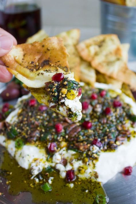 Labneh Dip, Arabisk Mad, Labneh Recipe, Lebanese Food, Middle Eastern Food, Lebanese Recipes, Persian Food, Middle Eastern Recipes, Turkish Recipes