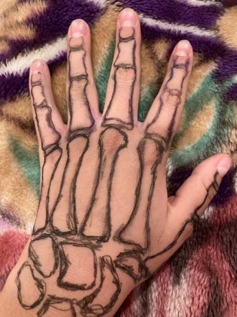 Skeleton Hand Easy On Hand, Easy Skeleton Hand Drawing On Hand, Skeleton Hand Drawing Tutorial Easy, Skull Hand Drawing On Hand, Hand Skull Drawing, Skeleton On Hand Drawing, Scelotin Hand Drawing, How To Draw A Skeleton Hand On Your Hand, How To Draw Bones On Your Hand