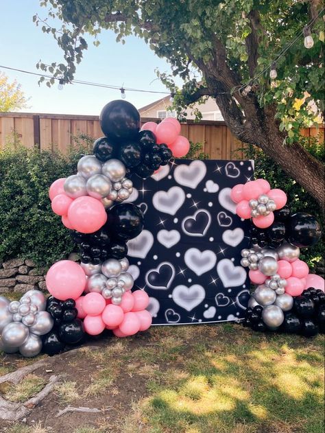 2000 Birthday Party Theme, 2000s Party Decorations, 2000s Birthday Party Theme, 2000s Party Theme, 2000s Theme Party, Black Girls Red Hair, Y2k Birthday Party, 2000s Birthday, Cheer Black