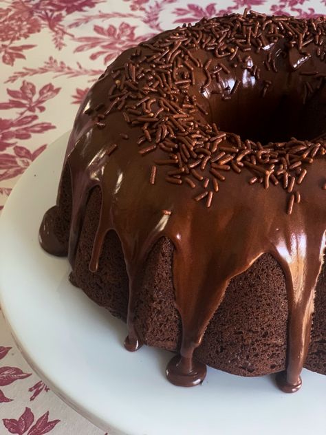 Brownie Bundt Cake, Homemade Ganache, Guinness Chocolate Cake, Chocolate Ganache Icing, Chocolate Snack Cake, Milk Chocolate Frosting, Ganache Icing, Guinness Chocolate, Cocoa Brownies