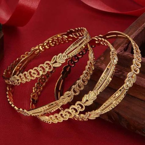 Weddings Vibes, Design Esthetic, Dubai Gold Bangles, Simple Gold Bangle, Plain Gold Bangles, Crochet Cake, Solid Gold Bangle, Gold Bangles Indian, Unique Gold Jewelry Designs