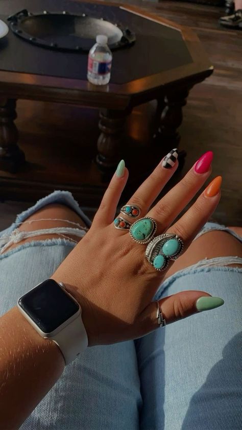 Punchy Cowgirl Nails, Halloween Western Nails, Square Western Nails, Bright Western Nails, Western Nail Inspo Short, Nails Western Design, Cute Nails Western, Western Nail Design Ideas, Western Turquoise Nails