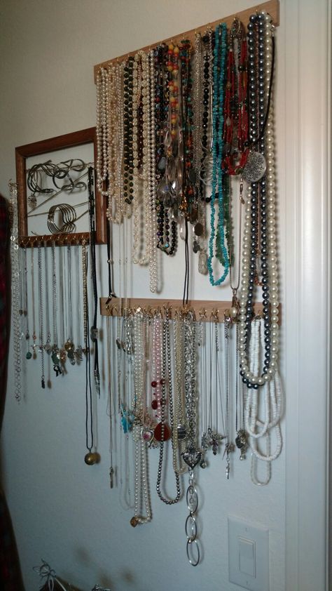 DIY, I chose hard wood (oak) for my jewelry organization project.  2 inch strips, added some gold hooks, and mounted it on the wall.  Purchasing one from the organization department shopping at several stores, priced at +$50-80.  I made mine for $8.   On the side, old oak wood frame, added some hooks and gardening string and wala... Dressing Room Ideas, Jewelry Organizer Wall, Gold Hooks, Jewelry Wall, Wall Bedroom, Jewelry Aesthetic, Shop Decor, Hard Wood, Jewelry Stand