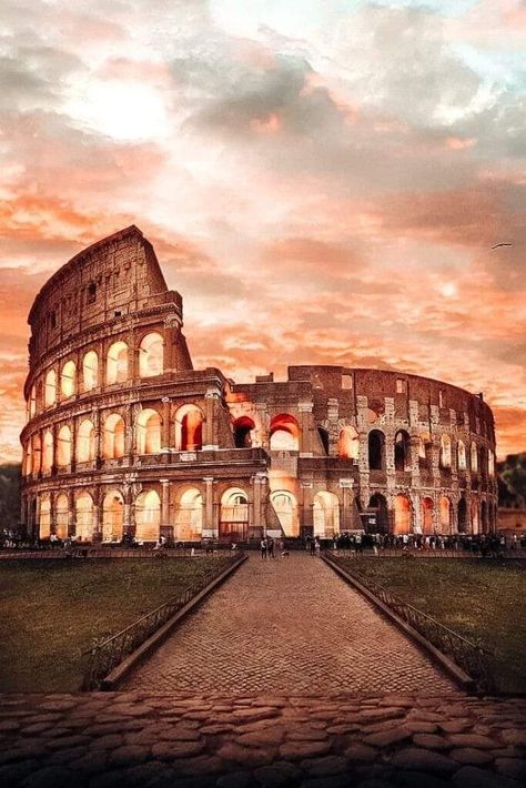 Collesium Roma, Rome Collesium, Landmarks Of The World, Colosseum Italy, Bucket List Europe, Couples Trip, Europe Bucket List, Travel Pictures Poses, Italy Rome