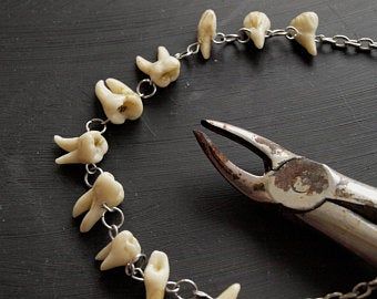 Bones Jewelry, Curiosities Cabinet, Teeth Necklace, Human Teeth, Gothic Jewellery, Weird Jewelry, Taxidermy Art, Tooth Gem, Vulture Culture