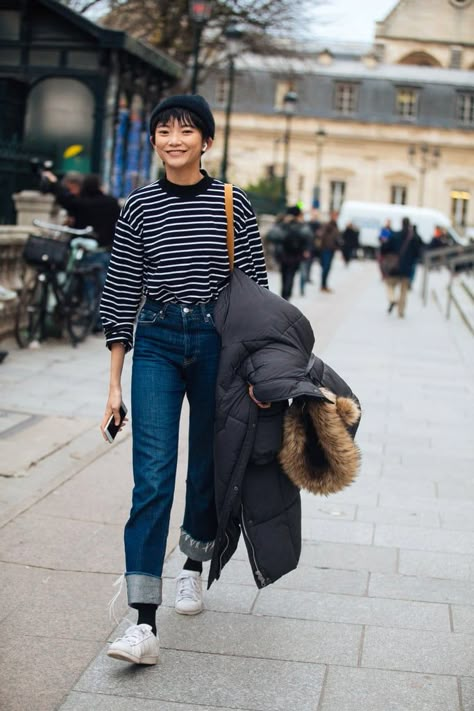 Japanese Inspired Outfits, Socks Outfit Sneakers, Outfits With Striped Shirts, Remain Silent, Sneakers Street Style, Sock Outfits, Paris Couture, Stripe Outfits, Mode Casual