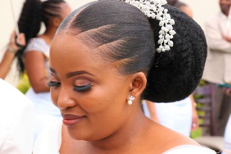 Pony Hairstyles For Bride, Kwanjula Hairstyles, Gel Bolla Hairstyles, Nigerian Bridal Hairstyles, Trendy Updo Hairstyles, Updo Cabello Natural, Updo Hairstyles For Black Women, Black Bridesmaids Hairstyles, Children Hairstyles