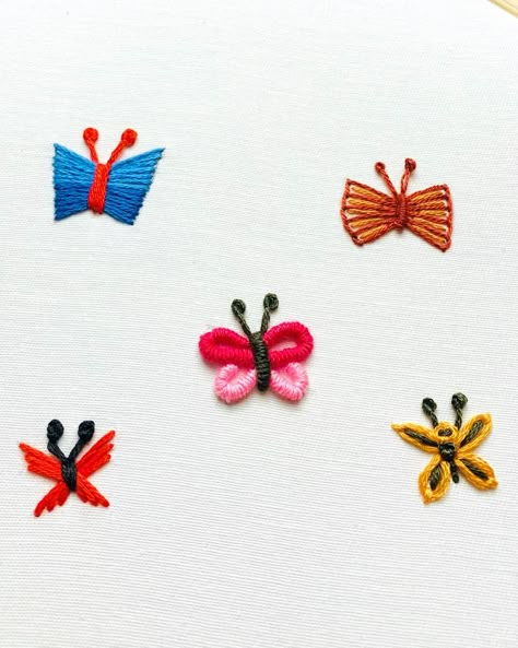 Tiny Butterfly Embroidery, Small Butterfly Embroidery Easy, Simple Butterfly Embroidery Designs, Embroidered Butterfly Simple, Butterfly Embroidery Easy, Simple Butterfly Embroidery, Small Butterfly Embroidery, Cross Stiching Ideas, Embroider Butterfly