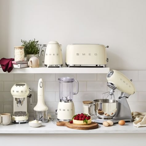 Aesthetic Home Appliances, Home Appliances Aesthetic, Smeg In Kitchen, Aesthetic Kitchen Appliances, Cute Kitchen Appliances, Smeg Products, Smeg Kitchen Ideas, Smeg Aesthetic, Smeg Kitchen Appliances