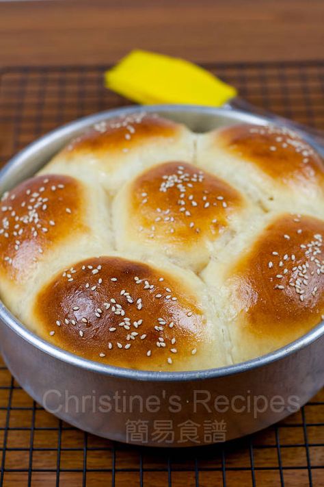 Christine's Recipes: Easy Chinese Recipes | Easy Recipes: Japanese Chinese Recipes Easy, Asian Bread, Desserts Japonais, Custard Buns, Galette Frangipane, Japanese Bread, Coconut Custard, Sweet Buns, Easy Chinese Recipes