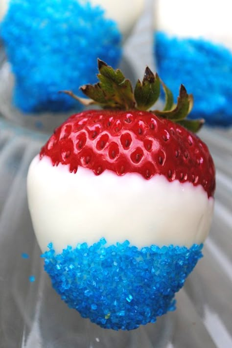 Deco Fruit, Patriotic Food, July Desserts, Decorações Com Comidas, 4th Of July Desserts, Forth Of July, 4th Of July Ideas, Fourth Of July Food, Strawberry Dip