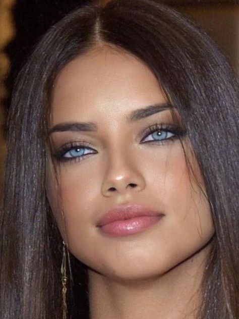 Adriana Lima Eyes, Adrian Lima, Adriana Lima Makeup, 2000s Makeup Looks, Bombshell Makeup, Adriana Lima Style, Adriana Lima Young, 90s Makeup, Smink Inspiration