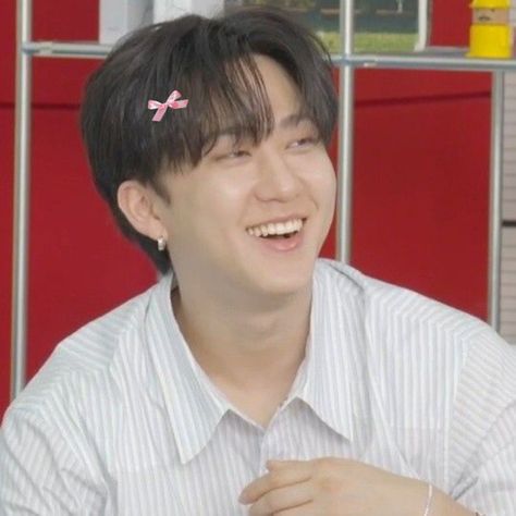 Changbin Happy, Changbin Smile, Stray Kids Cute, Smile Pics, Changbin Salon, Chili Crab, Straykids Icon, Chili Chili, Homeless Kids