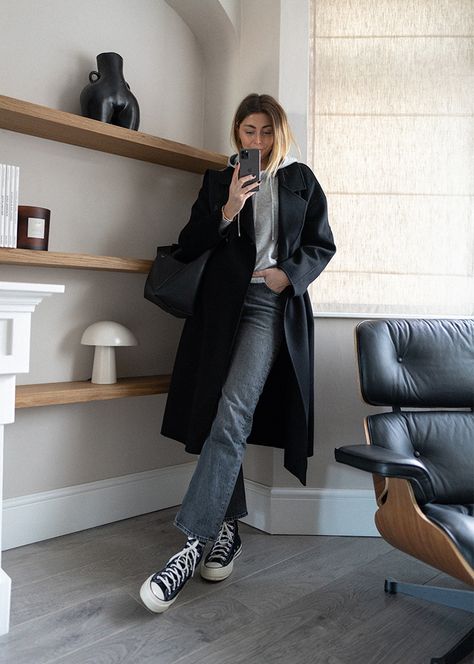 Chucks Outfit Women, Black Chucks Outfit, Chuck 70 Outfit Woman, Grey Converse Outfit, Chuck 70 Outfit, Gray Hoodie Outfit, All Star Outfit, Hoodie Outfit Casual, Black Coat Outfit