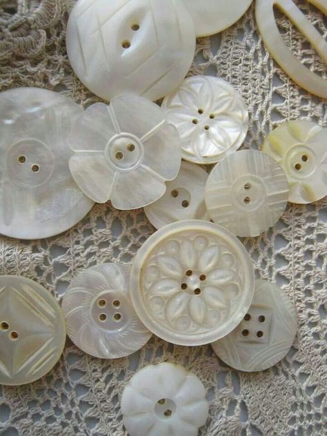 Pretty! Buttons Art, Buttons And Bows, Button Ideas, Pastel Vintage, Cute As A Button, Antique Buttons, Button Art, Sewing Items, Button Jewelry