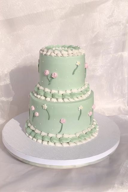 Two Tiers Cake Design, Cake Decorating 2 Tier, Two Tier Sage Green Cake, Sage Green Birthday Cake 2 Tier, Simple Tiered Cake, Cake Designs Two Tier, Two Layer Cake Designs, Two Tier Cake Design, 3 Tier Cake Ideas