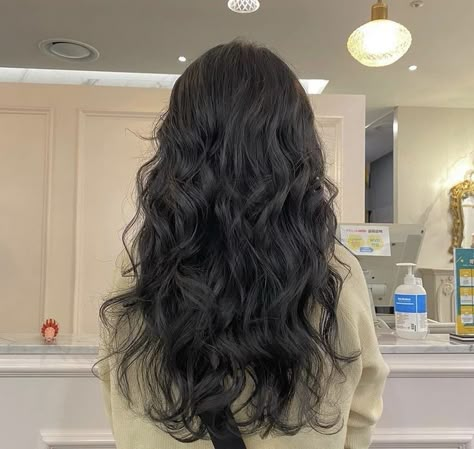 Korean Perm Women Long Hair, Women Permed Hair, Korean Perm Women, Korean Perm Long, Hair Perm Types, Asian Perm Hair, Types Of Wavy Hair, Wavy Perm Long Hair, Body Wave Perm Before And After