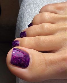 Pedicure Purple Toenails, Burgundy Toe Nails Designs, Purple Toes Toenails, Purple Toe Nail Designs, Purple Toenails, Mani Pedi Colors, Purple Pedicure, Purple Toe Nails, Toe Nail Ideas