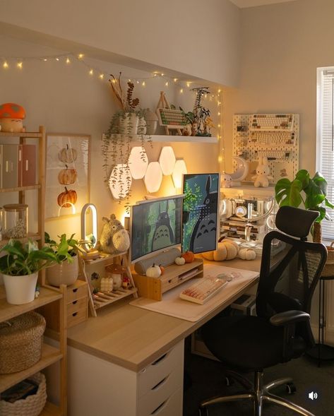 Desk Setup Inspo Aesthetic, Aesthetic Room With Gaming Setup, Cozy Setup Gaming, Videogame Room Decor, Desk Set Up Artist, Office Decor Brown Desk, Cute Computer Setup Aesthetic, Two Desktop Setup, Comfy Pc Setup