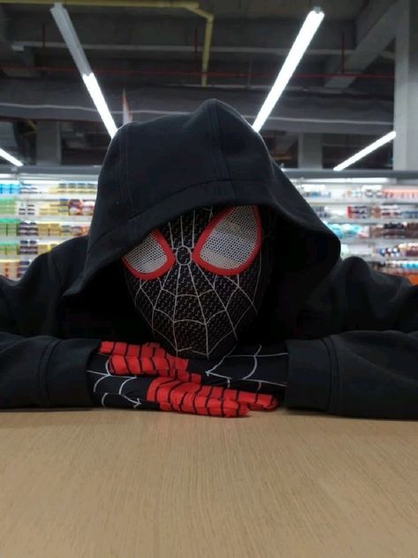 Miles Morales Costume, Spiderman Black Cat, Spiderman Outfit, Spiderman Mask, Spiderman Stuff, Image Spiderman, Spiderman Theme, Miles Spiderman, Spaider Man