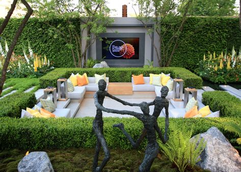 Chelsea Flower Show 2018: The LG Eco-City Garden – The Frustrated Gardener Small Garden Raised Beds, Garden Pavillion, Pocket Garden, Chelsea Garden, Garden Corner, Small Courtyard Gardens, Eco City, Modern Backyard Landscaping, Backyard Fireplace