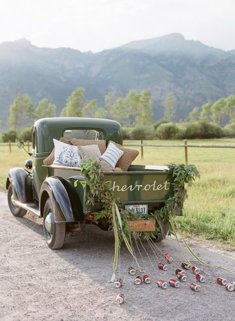 Wedding Getaway Car, Wedding Getaway, Wedding Transport, Green Truck, Vintage Car Wedding, Wedding Car Decorations, Wedding Transportation, Auto Vintage, Wedding Exits