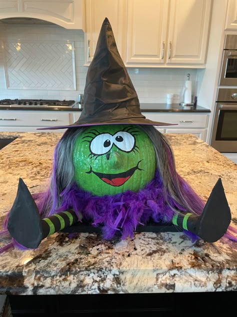 No Carved Pumpkins, Halloween Pumpkins Painted Witches, Super Creative Pumpkin Decorating, Scary Decorated Pumpkins, Pumpkin Art Contest, Witch Pumpkin Decorating Ideas, No Carve Witch Pumpkin, Painted Witch Pumpkin Ideas, Halloween Decorated Pumpkins