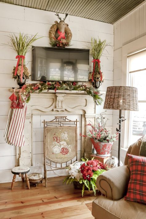 Christmas English Cottage, Christmas At Grandmas House, English Cottage Christmas Living Room, Christmas Home Tours 2024, Cottage Christmas Centerpiece, Christmas Home Tours Inspiration, Country Home Christmas, Living Room Hutch, French Country Cottage Christmas