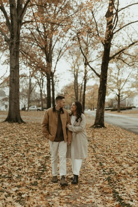 Fall Couple Photos Outfits & Ideas | Romantic Couple Photos Poses | Emily Arwine Photography | Blaike and Rj decided to have a dreamy fall couples session in Kansas City full of so many intimate moments and fall couples pictures! Get inspired by fall engagement photo aethetic, couples photo poses, vintage engagement photo aesthetic, and couples photoshoot outfit ideas! Book Emily for your dreamy Kansas engagement session or Kansas City wedding day at emilyarwine.com! Couples Pictures Outfits Fall, Cozy Couple Outfits, Midwest Engagement Photos, Casual Winter Engagement Outfits, November Couples Photoshoot, Fall Couple Photo Poses, Couples Photoshoot Poses Fall, Late Fall Engagement Pictures, Outdoor Fall Engagement Photos