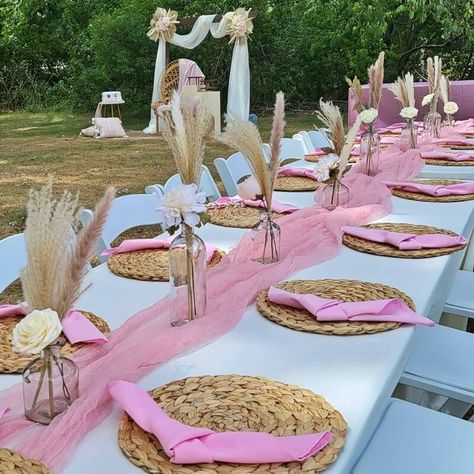 Pink And White Picnic Decor, Party Tablecloth Ideas, Pink Boho Tablescape, Pink Napkin Table Setting, Pink Cheesecloth Table Runner, Boho Lunch Party, Dusty Pink Table Decor, Pink Boho Party Decor, Pink Boho Party