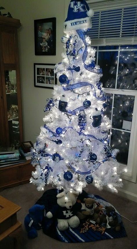 Kentucky Wildcats Christmas Tree, Kentucky Christmas Tree, White Tree Decor, Diy Christmas Tree Garland, Kentucky Christmas, Uk Christmas, Uk Basketball, Ky Wildcats, Festival Of Trees