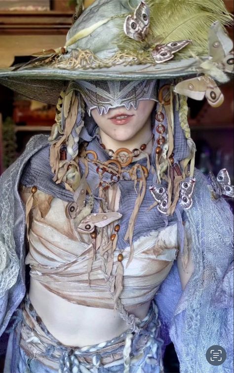 Lunar Moth Costume, Moth Inspired Outfit, Luna Moth Costume, Moth Outfit, Outfit Design Reference, Moth Cosplay, Ren Fest Outfits, Moth Oc, Moth Witch