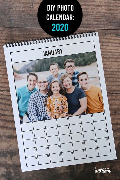 This printable 2020 photo calendar makes a great homemade gift! Diy Calendar Photo, Diy Calendar Gift, Diy Photo Calendar, Homemade Calendar, Homemade Pictures, Diy Gifts Cheap, Scholastic Book Fair, Reunion Invitations, Make Your Own Calendar