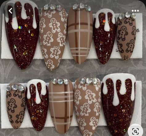 Patterned Nails, Gingerbread Nails, Nail Art Holiday, Nail Art Noel, Cute Christmas Nails, Christmas Gel Nails, Seasonal Nails, Pretty Nail Art Designs, Holiday Nail