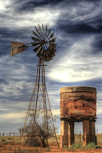 Snow in Old Farm Windmills | Rustic Windmill | Flickr - Photo Sharing! Farm Windmill, Windmill Water, Australian Farm, Windmill Decor, Water Wheels, Old Windmills, Wind Mills, Country Barns, Wilde Westen